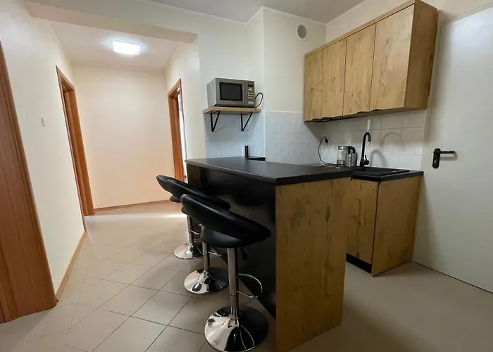 Adania 1 * グジボボ