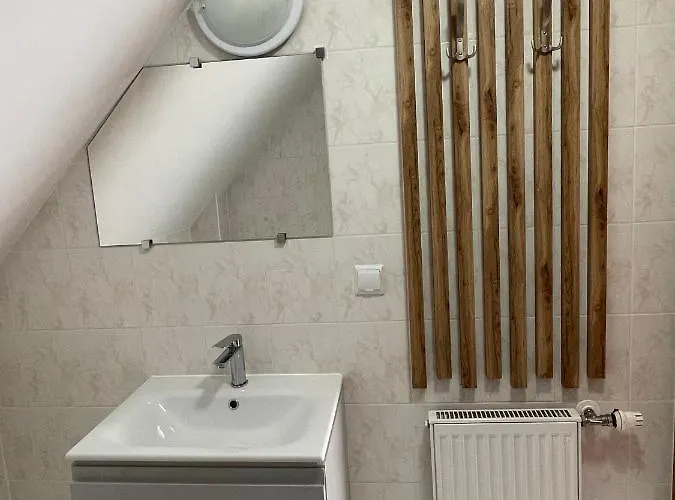 Adania 1 * グジボボ