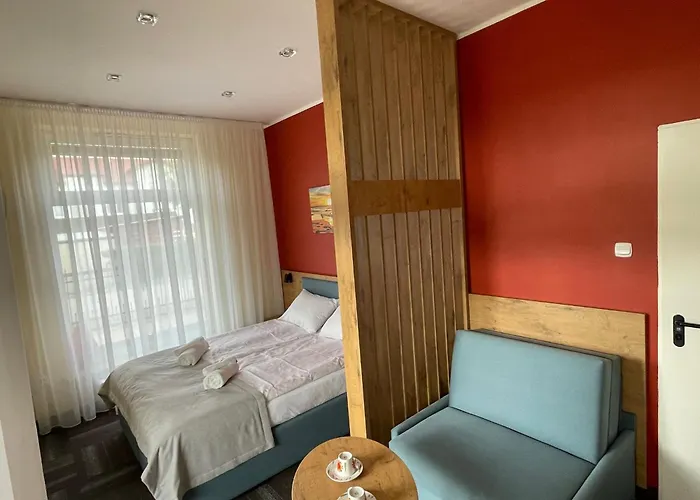 Adania 1 ホームステイ グジボボ